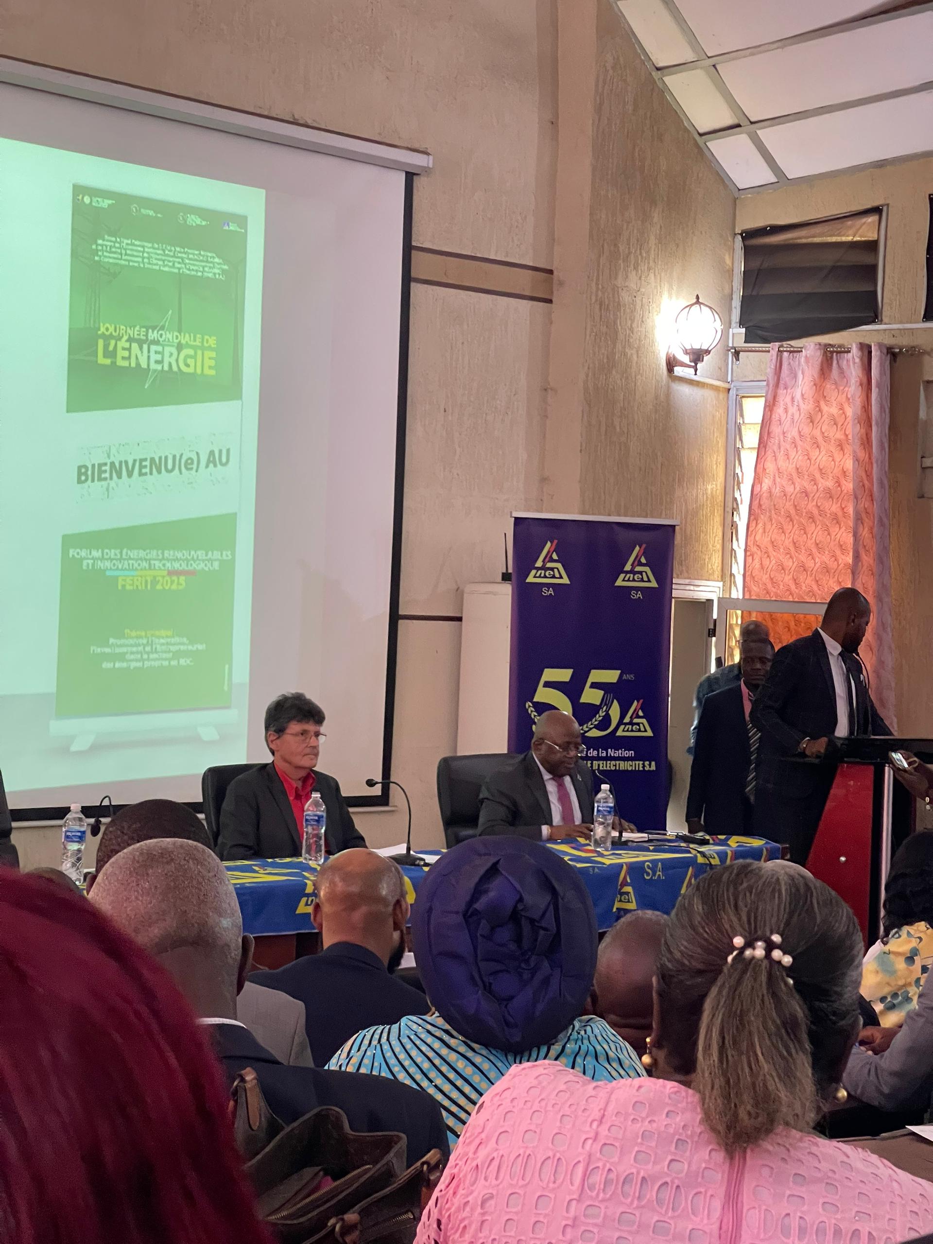 UNIKIN acense  les Énergies Renouvelables et l’Innovation Technologique