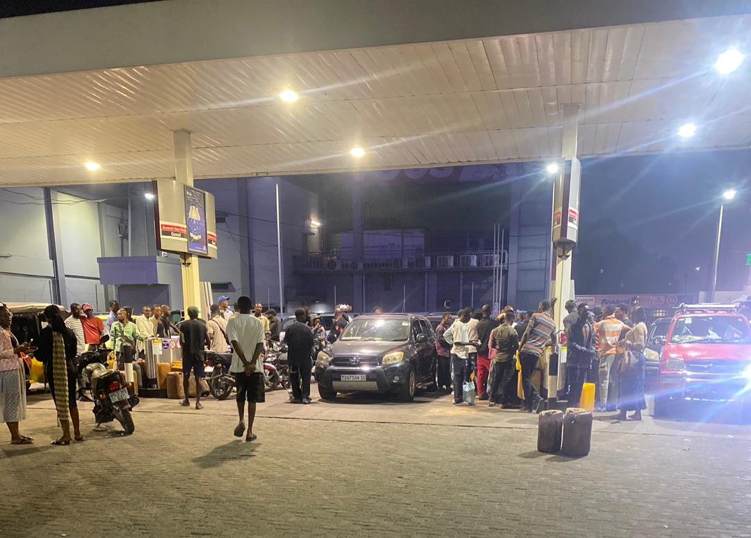 Kinshasa : le ravitaillement en carburant perturbé, de longues files d&rsquo;attente observées